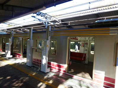 昇降バー式ホーム柵